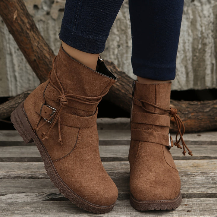 Stivali donna neri in pelle, design elegante e moderno. Scarpe comode e moda donna per ogni occasione.