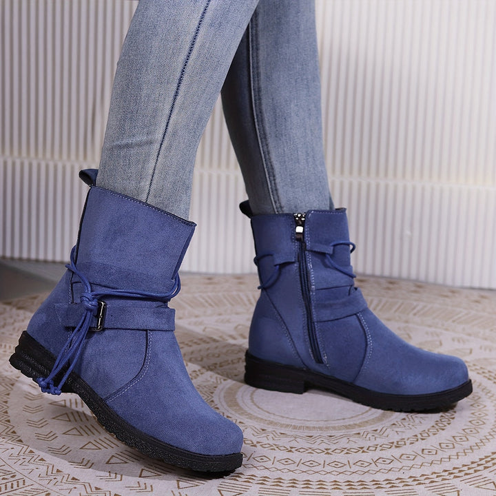 Silhouette elegante di stivali donna in pelle neri, comodi e alla moda. Ideali per look autunnali.