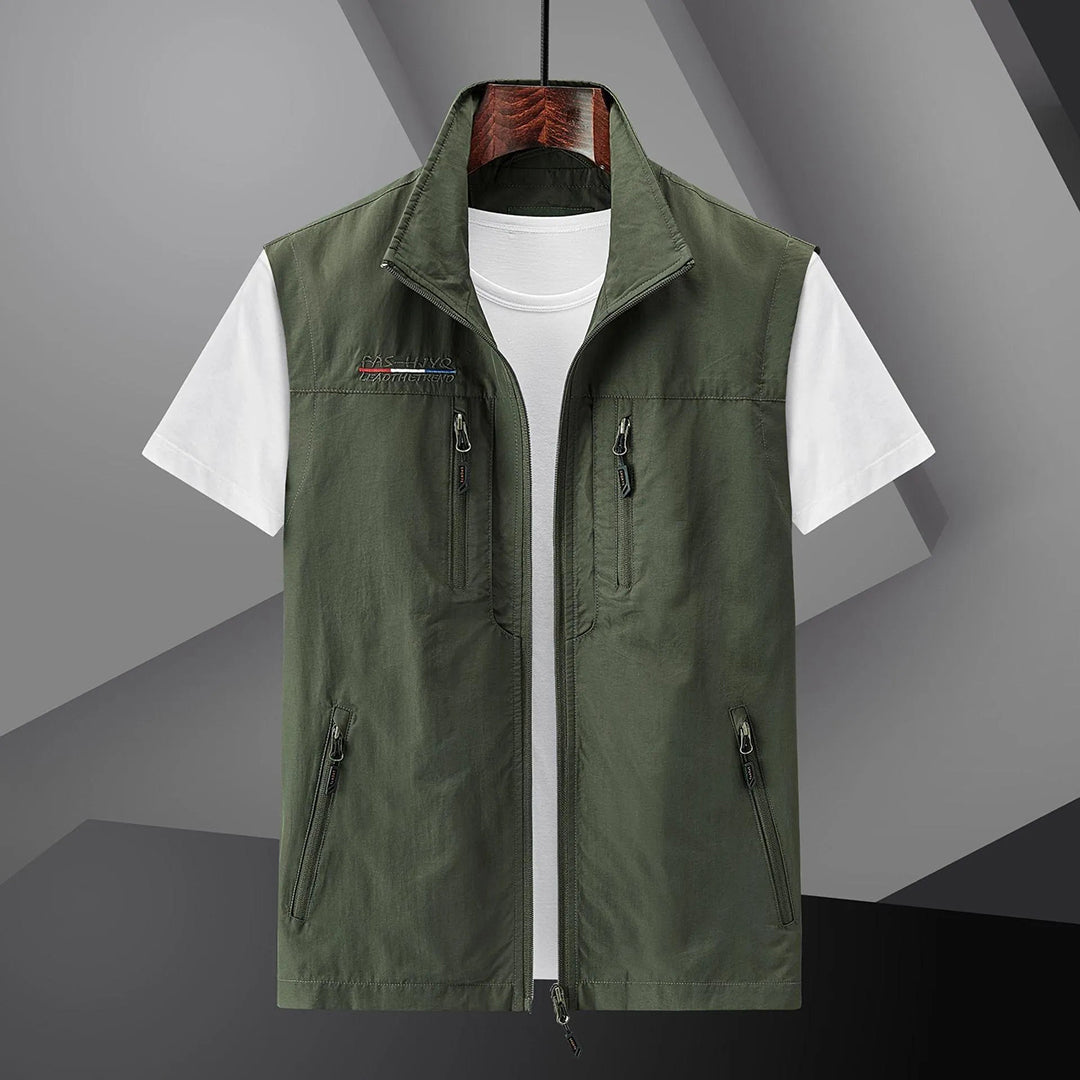 Gilet da viaggio uomo multitasche, stile casual, leggero per outdoor e giornate all'aperto.