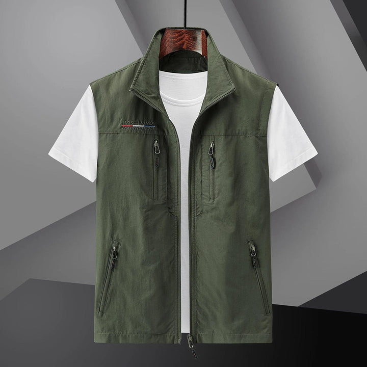 Gilet da viaggio uomo multitasche, stile casual, leggero per outdoor e giornate all'aperto.