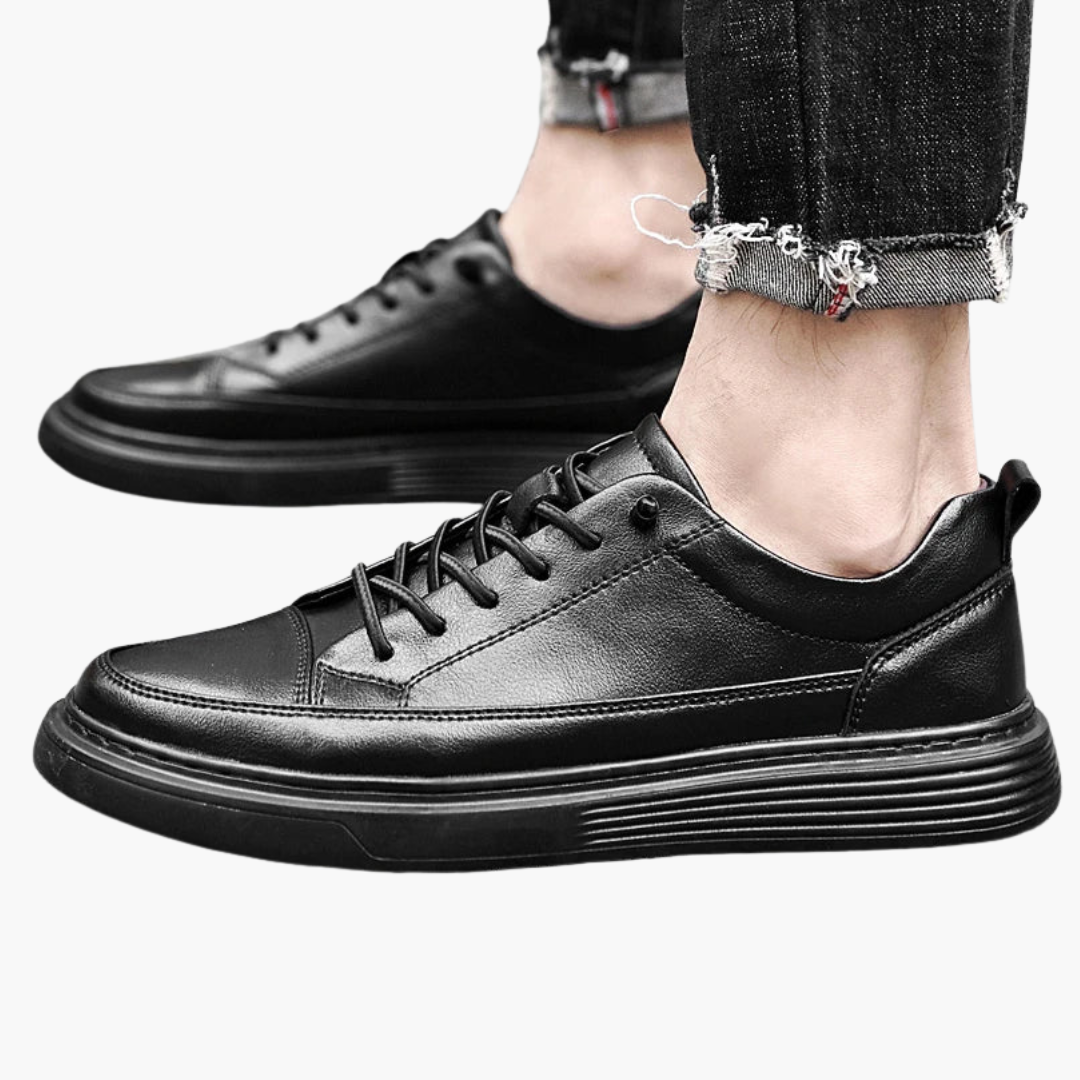 Scarpe casual da uomo con suola antiscivolo e design traspirante, ideali per moda urbana e comfort.