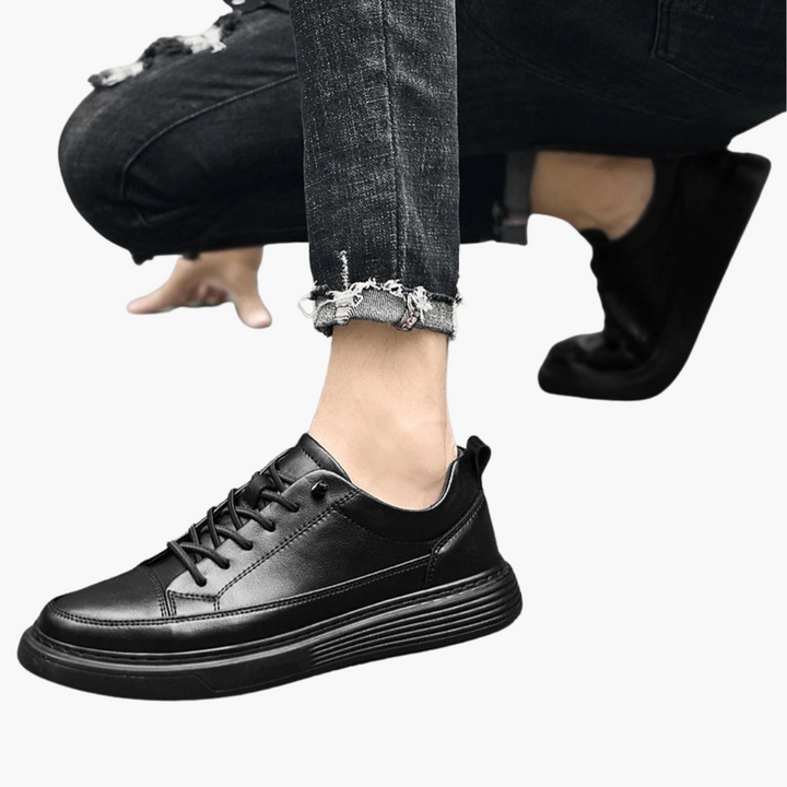 Calzature uomo sportive traspiranti e antiscivolo, perfette per un comfort elevato nel quotidiano.