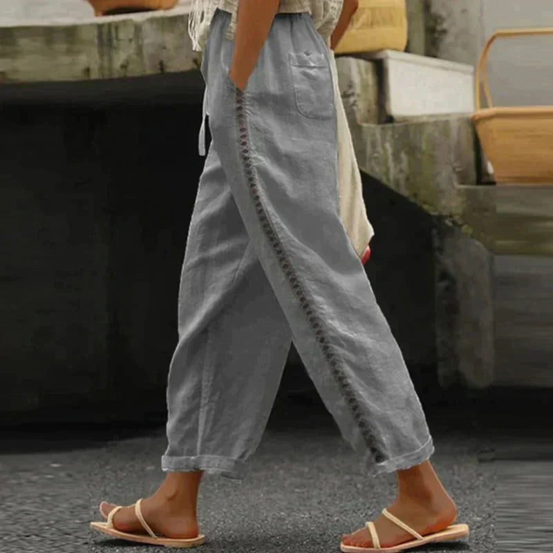 Pantaloni donna eleganti e comodi, ideali per l'ufficio, viaggi o un outfit moda primaverile.