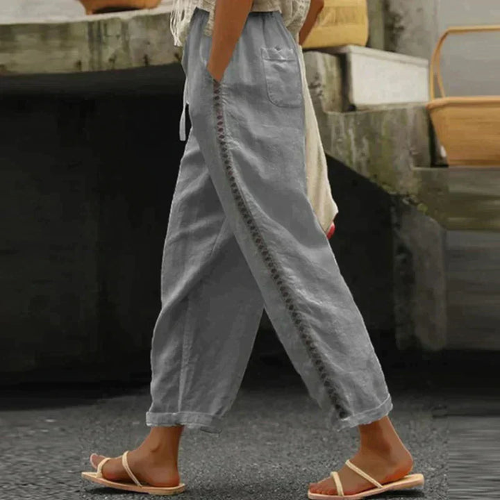 Pantaloni donna eleganti e comodi, ideali per l'ufficio, viaggi o un outfit moda primaverile.