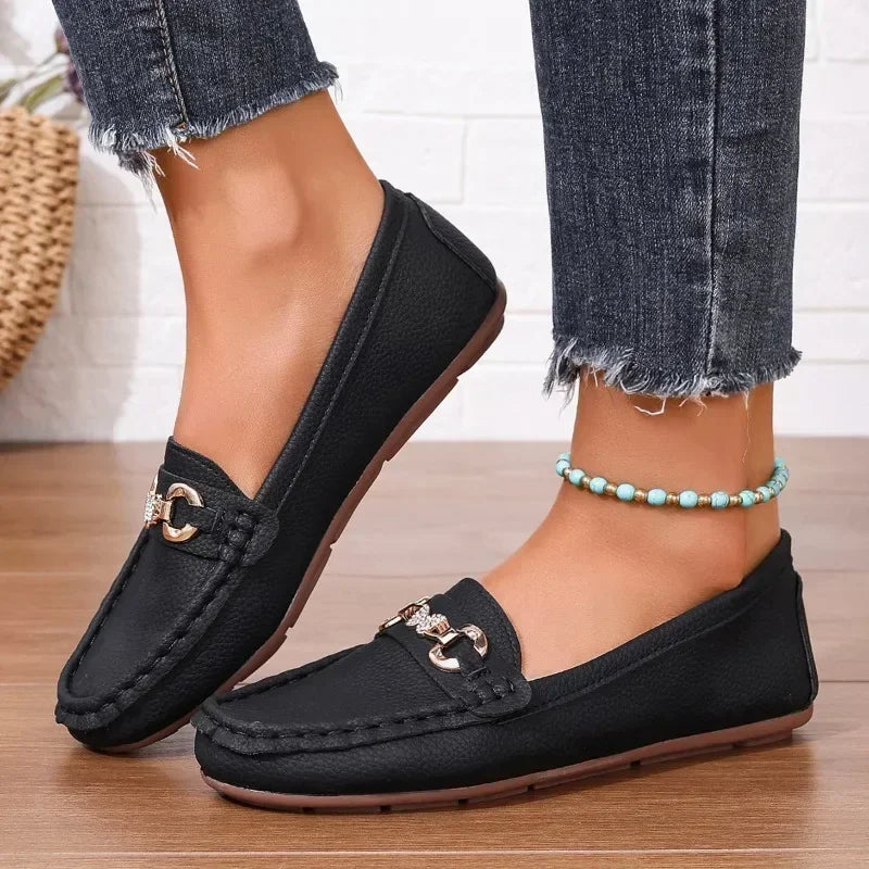 Mocassini estivi donna, versatili slip-on con farfalla, ideali per comfort e stile quotidiano.