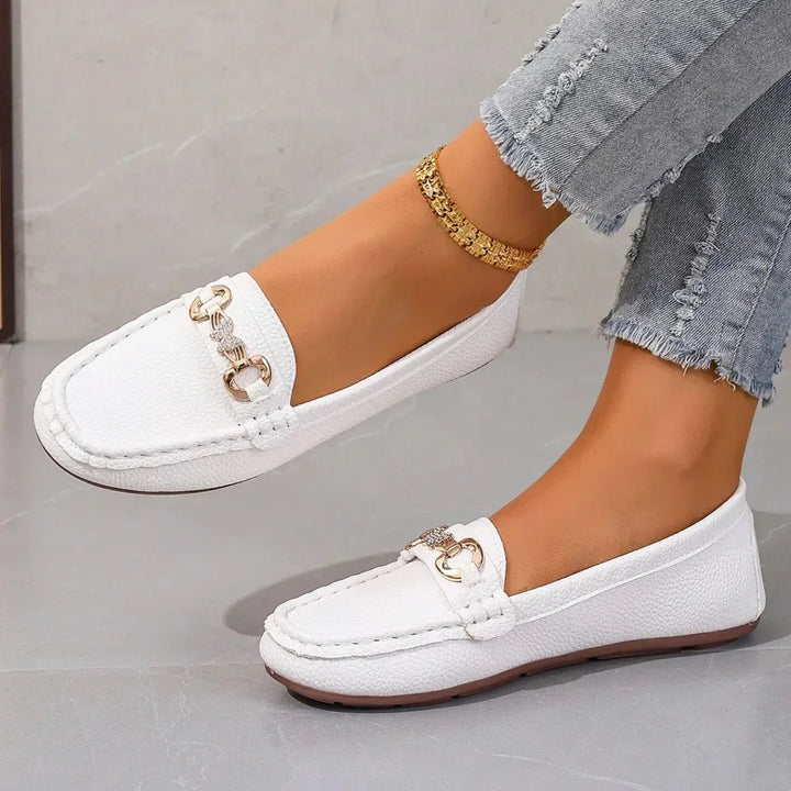 Mocassini donna estivi, perfetti per look casual o eleganti, con farfalla e comfort.