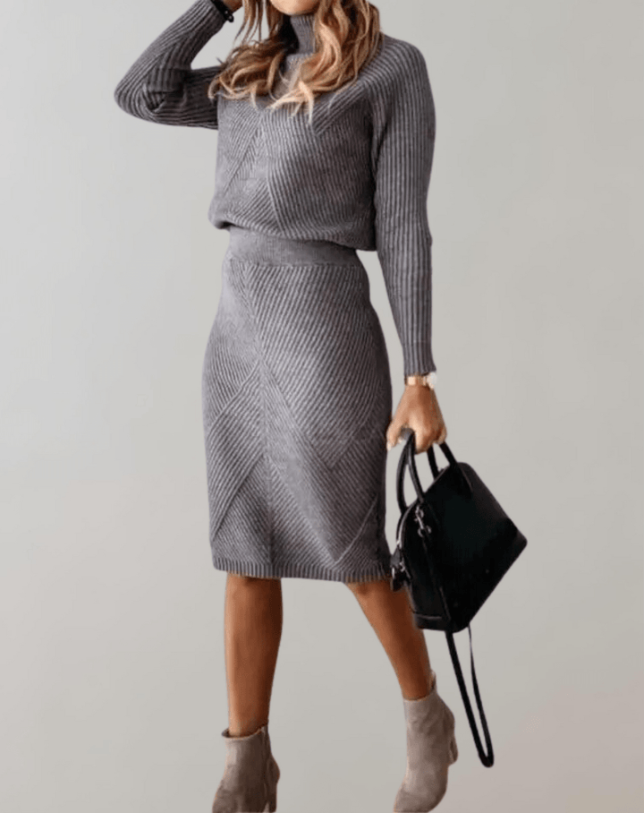 Moda donna: completo elegante in maglia a coste, gonna aderente e maglione collo alto.