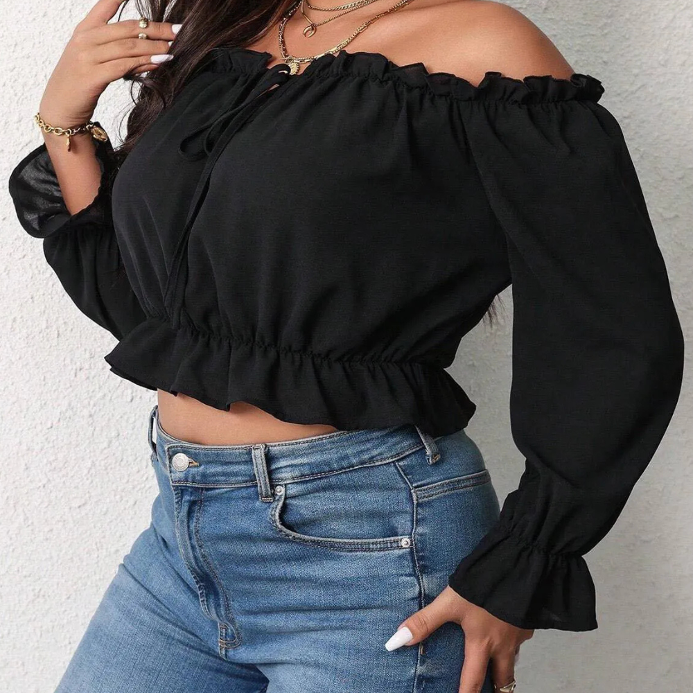 Abbigliamento femminile: camicetta chic con spalle scoperte, un capo di moda elegante e confortevole.