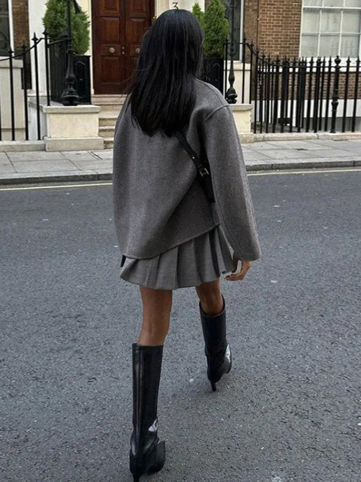 Capospalla invernale doppiopetto da donna, un must-have caldo ed elegante per ogni outfit.