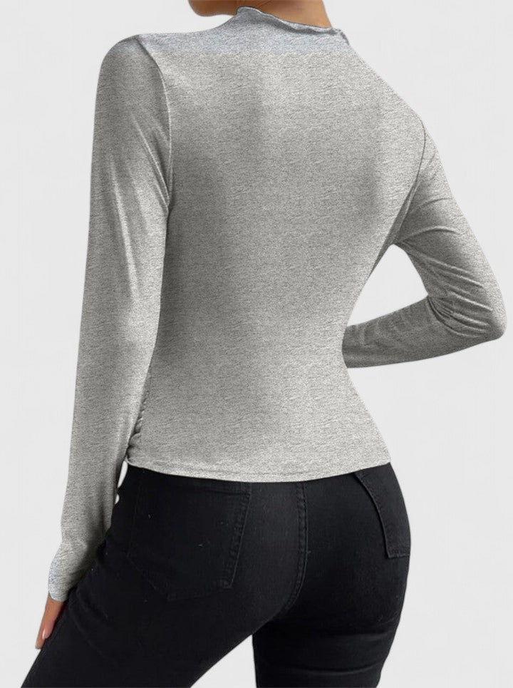 Blouse donna bianca elegante a maniche lunghe, collo alto, ideale per outfit sofisticati e versatili. [[lstfy-media:5]]
