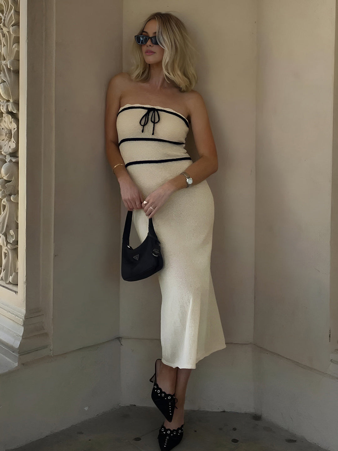 Abito midi donna senza spalline, colore albicocca. Ideale come vestito da cocktail elegante.
