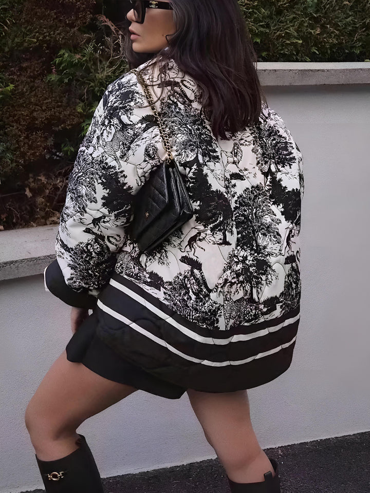 Giacca donna con stampa artistica. Un'opzione elegante e casual per l'autunno, ideale per ogni outfit.