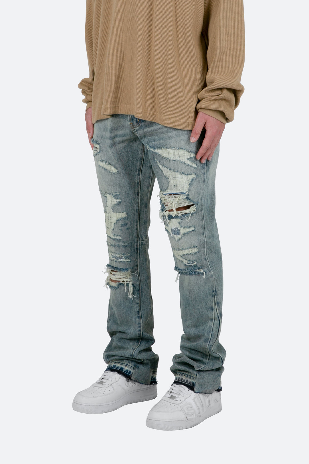 Jeans uomo blu sfumati a zampa, vestibilità slim, look moderno e casual in denim di alta qualità.