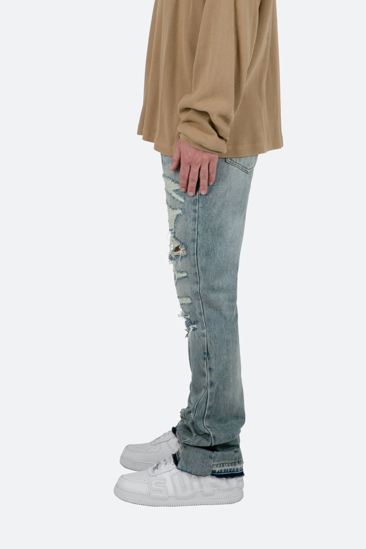 Jeans flare uomo blu sfumati, vita slim. Pantaloni in denim a zampa per un tocco di moda moderno e casual.