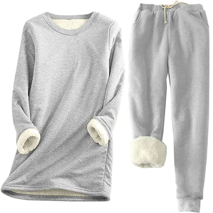 Completo termico donna due pezzi, casual e confortevole. Ideale per l'inverno, assicura calore.
