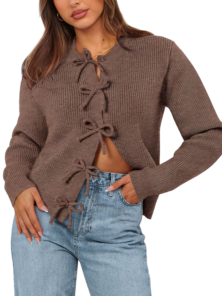 Cardigan donna apertura frontale con laccetti, verde salvia, ideale per sovrapposizione elegante autunnale.