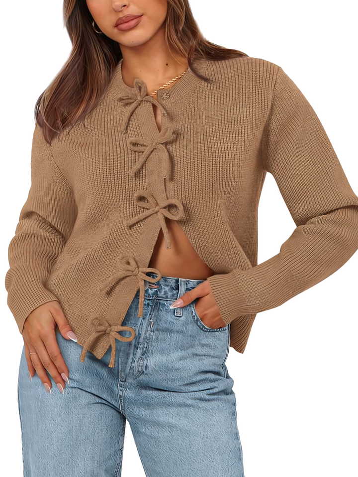 Comodo cardigan donna autunnale con laccetti, blu navy, per abbinamento versatile e casual.