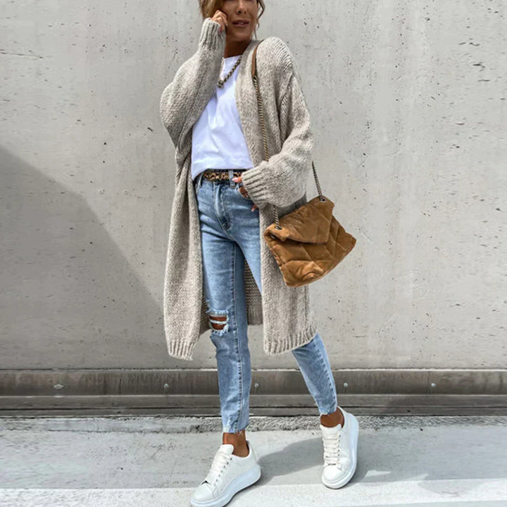 Cardigan donna aperto stile kimono, capo versatile per un look casual.
