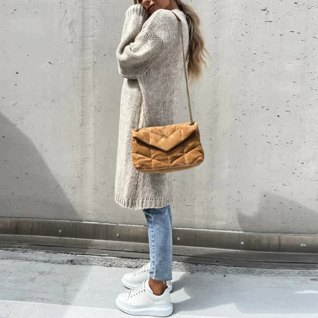 Abbigliamento femminile: cardigan oversize lungo, moda comoda ed elegante.