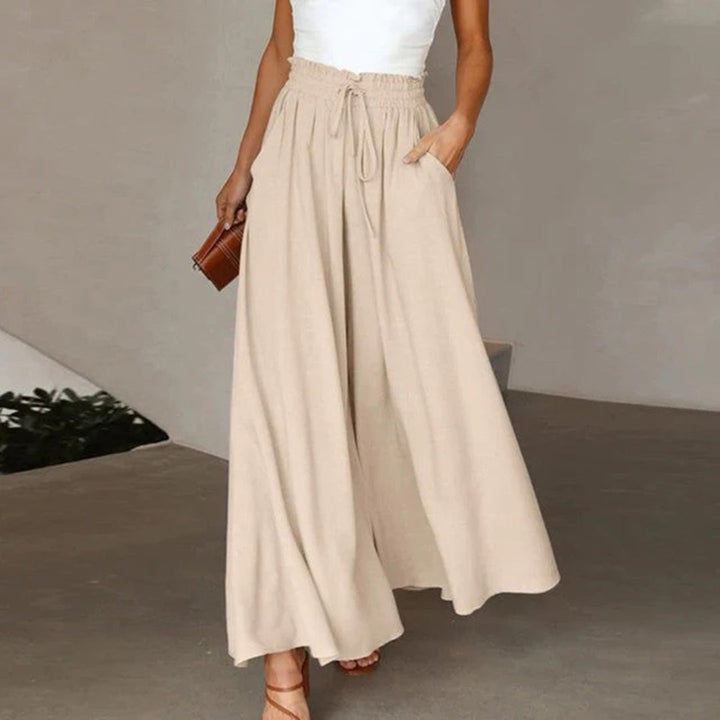 Outfit estivo: pantaloni palazzo donna fluidi, vita alta e coulisse, ideali per comfort e stile chic.