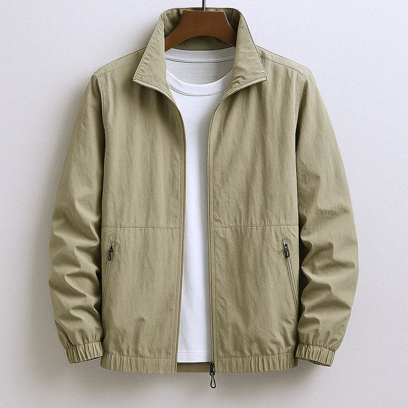 Giacca estiva uomo elegante, traspirante, con cerniera. Ideale per outfit casual chic primaverili.
