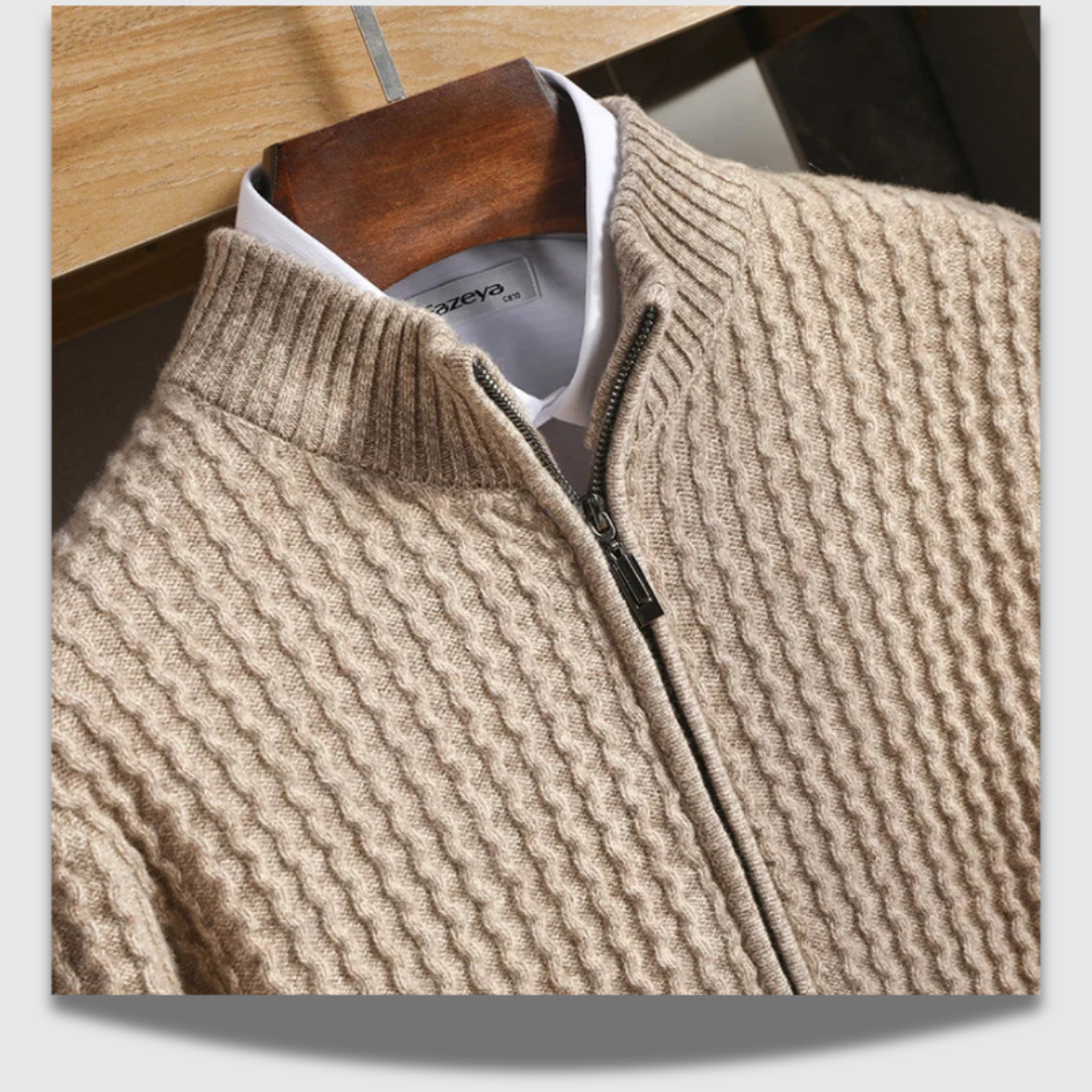 Cardigan uomo con zip, confortevole e strutturato, ideale per abbigliamento elegante e casual.