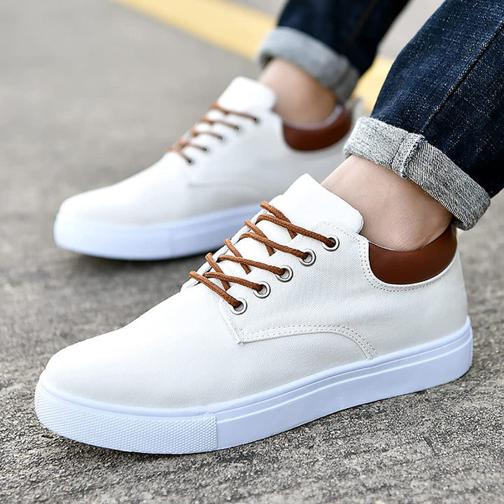 Scarpe uomo casual, sneakers moda con suola bianca per un look urbano e comfort duraturo.