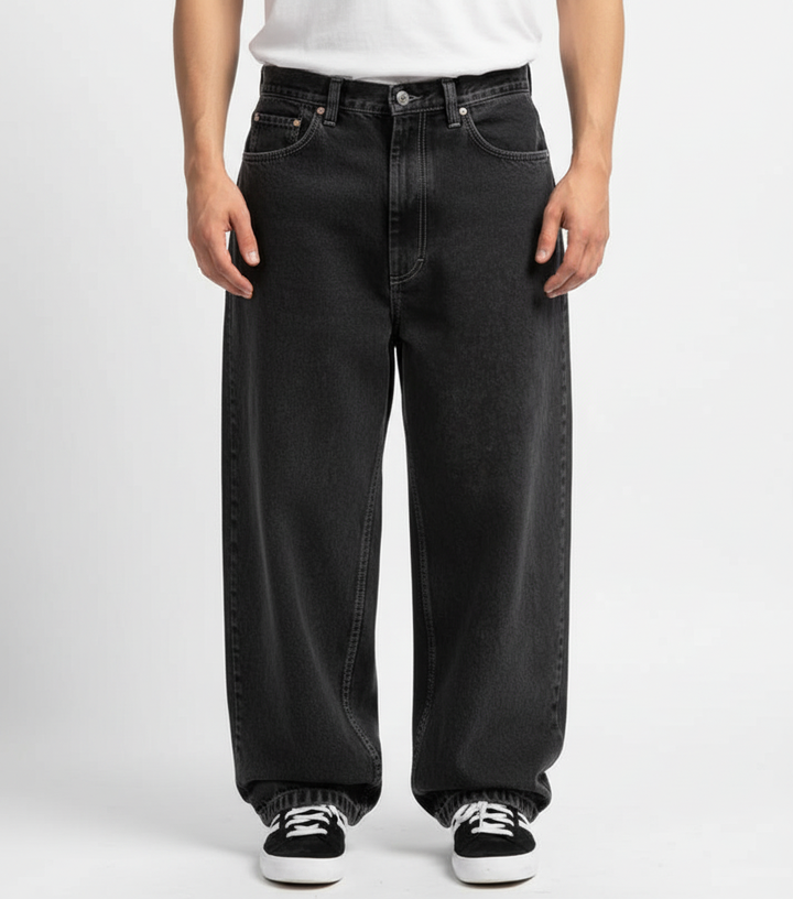 Jeans larghi uomo versatili, perfetti per skate, casual e streetwear.