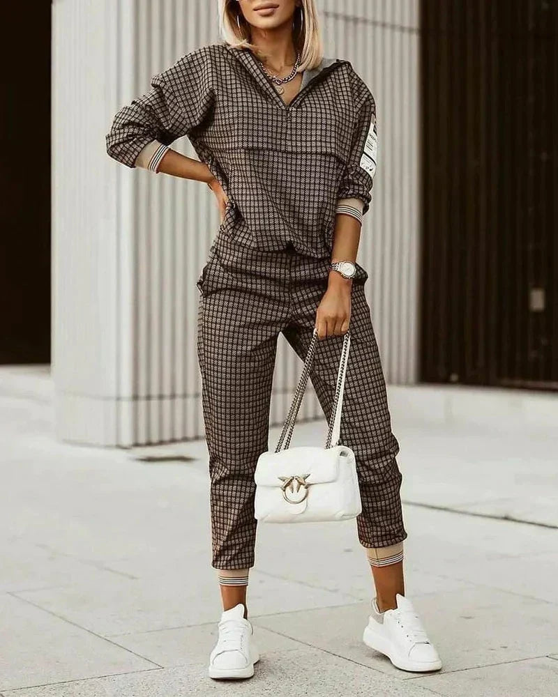Moda donna: completo casual trendy e confortevole. Set abbigliamento versatile per uno stile quotidiano dinamico.