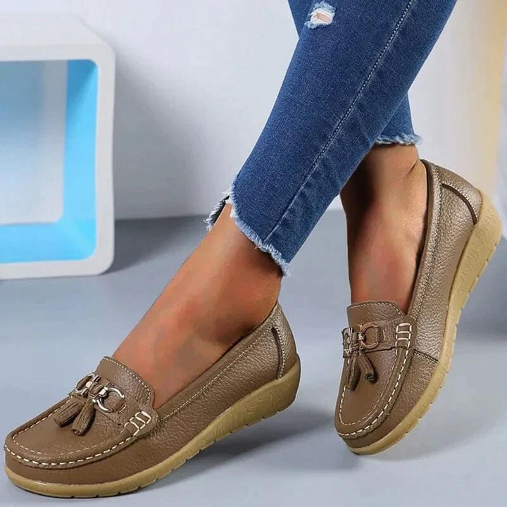 Eleganti mocassini donna in pelle con frange, scarpe piatte e comode per ogni occasione.
