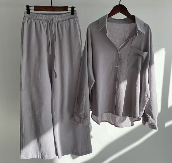 Moda donna: completo due pezzi elegante con top e pantaloni, set abbinato versatile per look casual o chic.