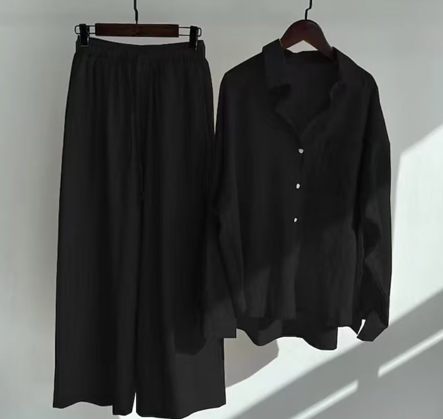 Elegante completo due pezzi donna, top e pantaloni, per un outfit da giorno o sera, massima versatilità.