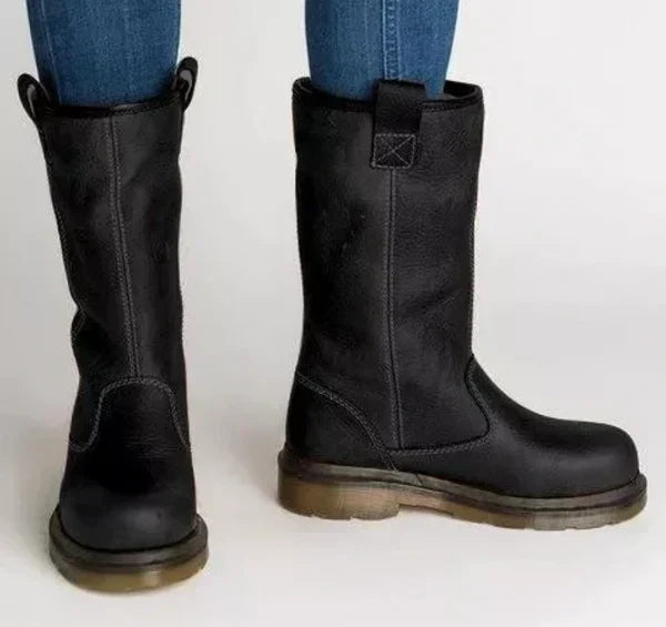 Calzature donna invernali in pelle, calde e super comode. Stivali versatili ed eleganti per la stagione fredda.