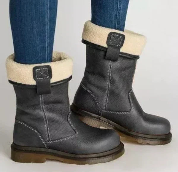 Eleganti stivali da donna in vera pelle, ideali per l'inverno. Calzature calde e versatili per ogni occasione.
