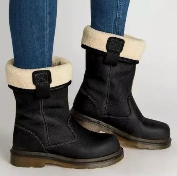 Stivali donna invernali neri in pelle, dal design chic. Scarpe comode e calde per affrontare il freddo con stile.