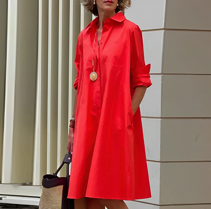 Abito polo donna midi attillato blu navy, ideale per un look casual elegante e primaverile. Vestibilità aderente.