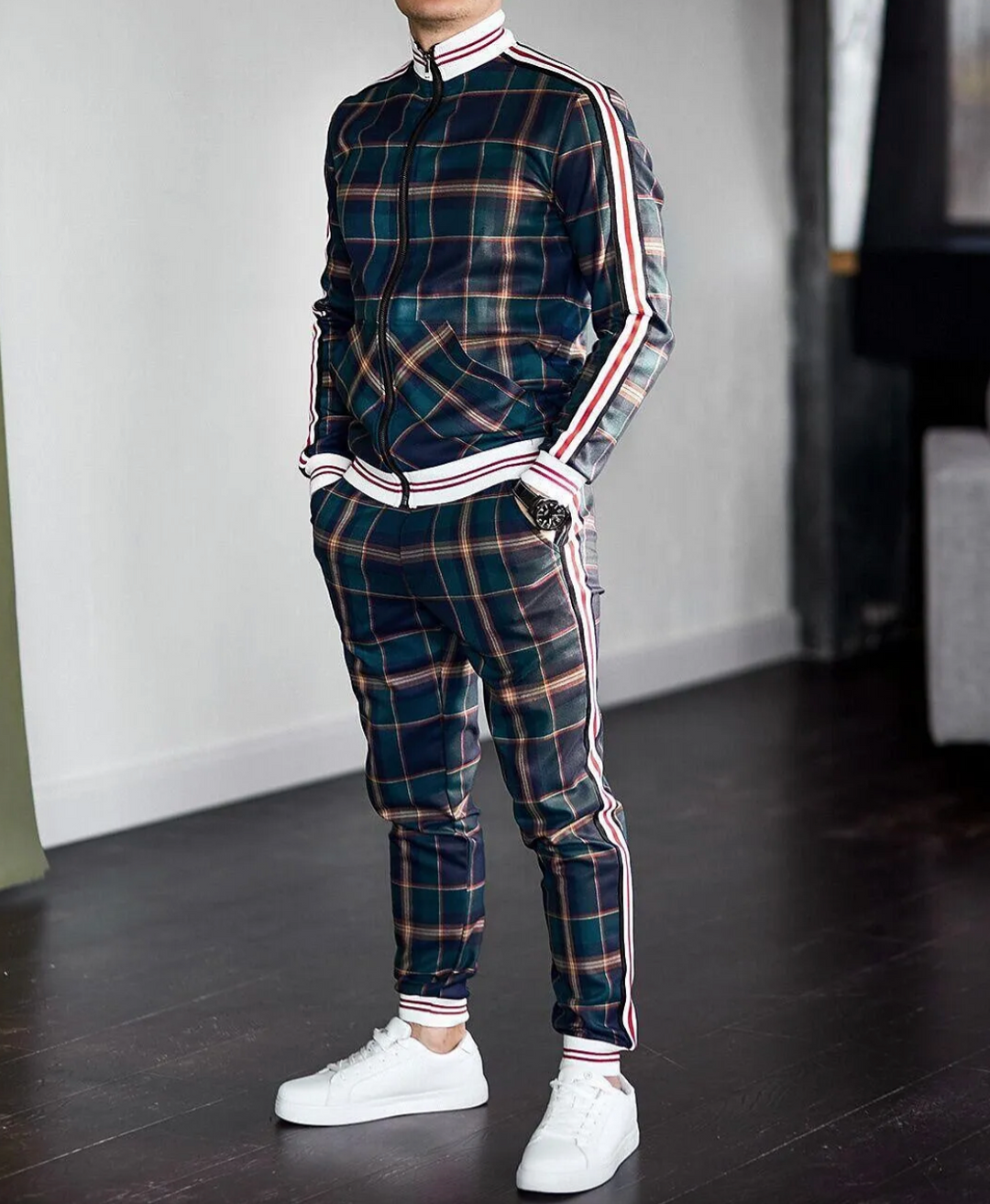 Completo sportivo uomo elegante a quadri per autunno, set casual maschile confortevole e di stile.