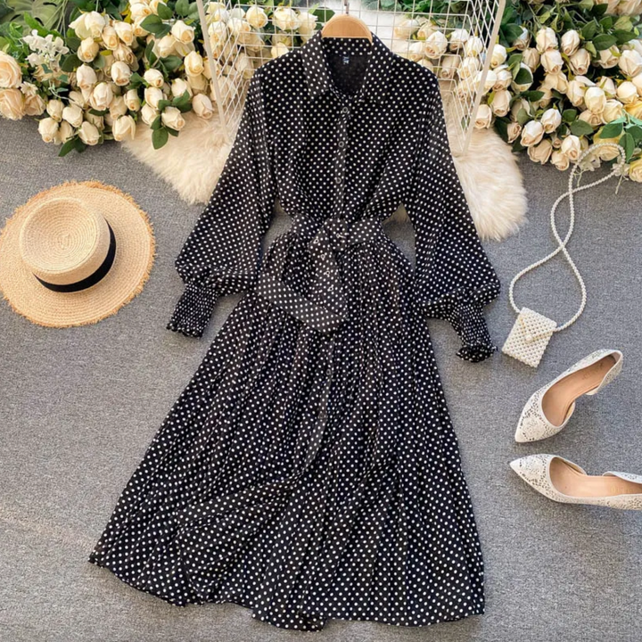 Vestito a pois per donna, ideale per look raffinati e casual chic. Abito versatile per ogni occasione di moda femminile.