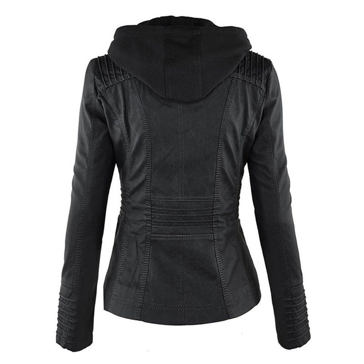 Giacca antipioggia donna versatile, con cappuccio, ideale per città e natura in primavera.