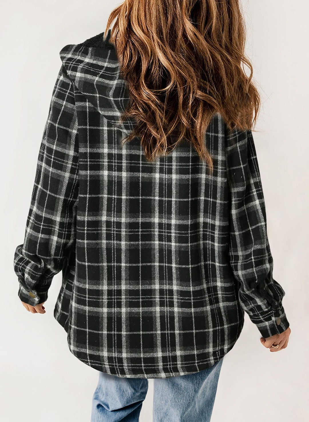 Giacca donna invernale a quadri con cappuccio, perfetta combinazione di moda e calore.