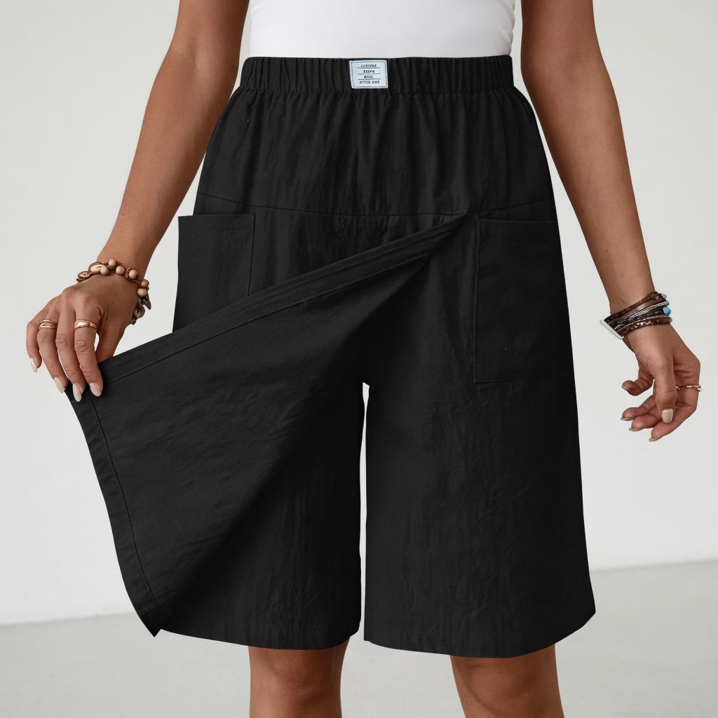 Skort da donna versatile con vita elasticizzata e tasche laterali, perfetto per attività estive e moda casual.