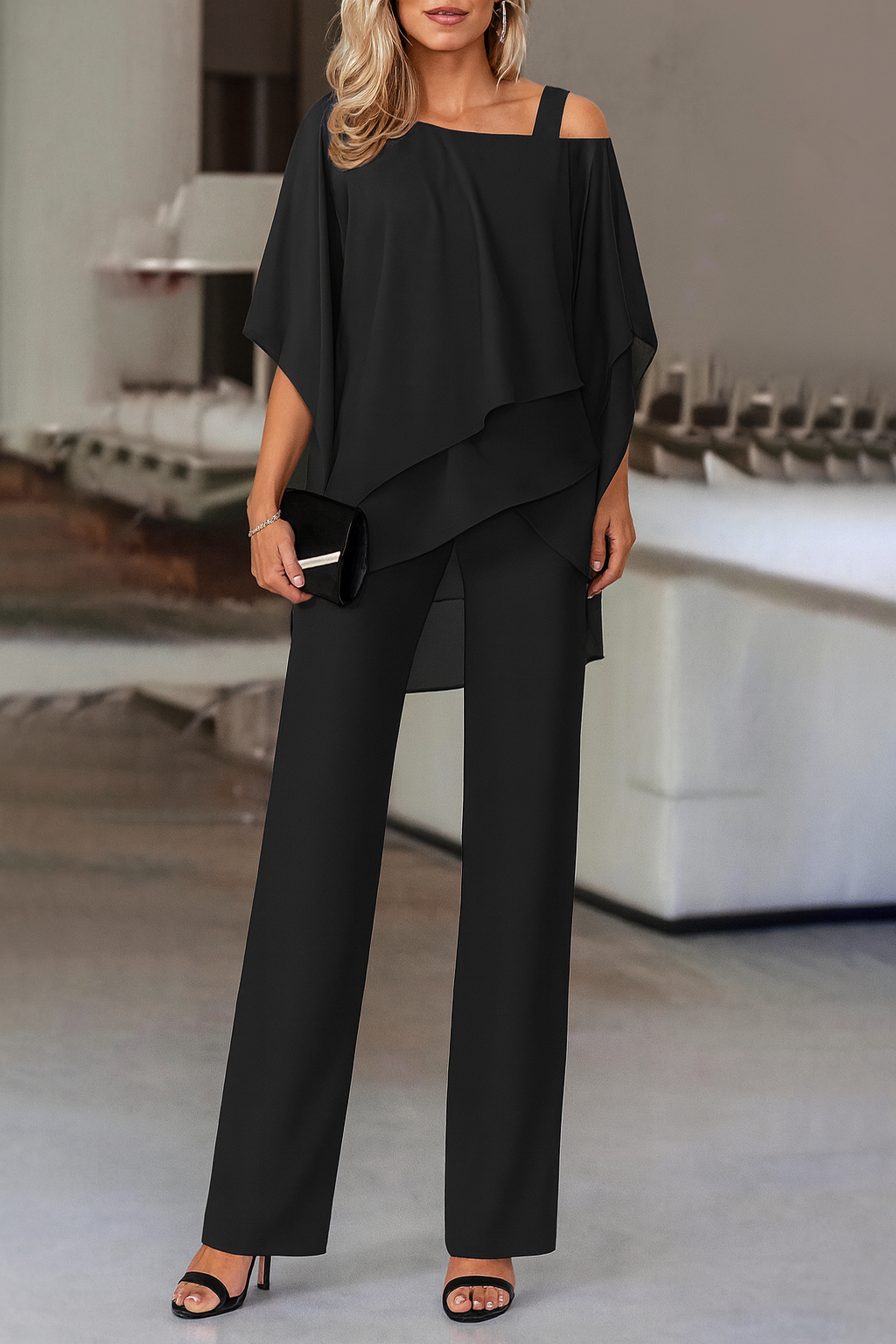 Set due pezzi donna elegante con blusa fluida e pantaloni a palazzo, ideale per un outfit moderno e raffinato.