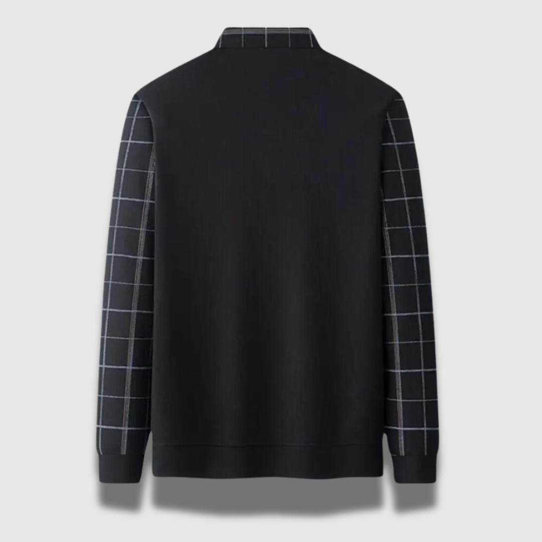 Dettaglio maglione uomo a quadri, tessuto caldo e confortevole. Perfetto per moda uomo autunnale e invernale.