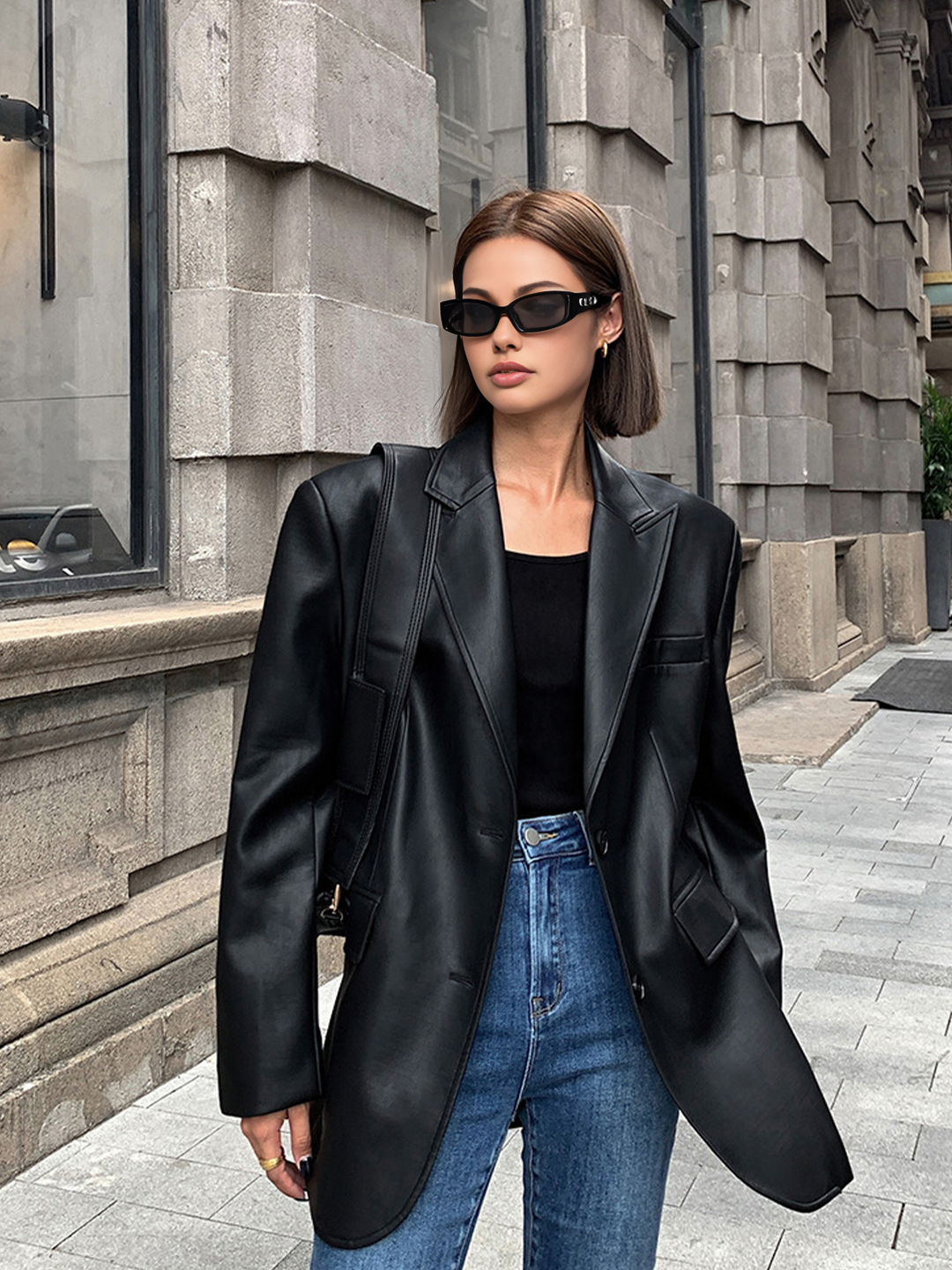 Blazer oversize da donna, giacca moda casual ed elegante con revers, ideale per abbigliamento femminile.