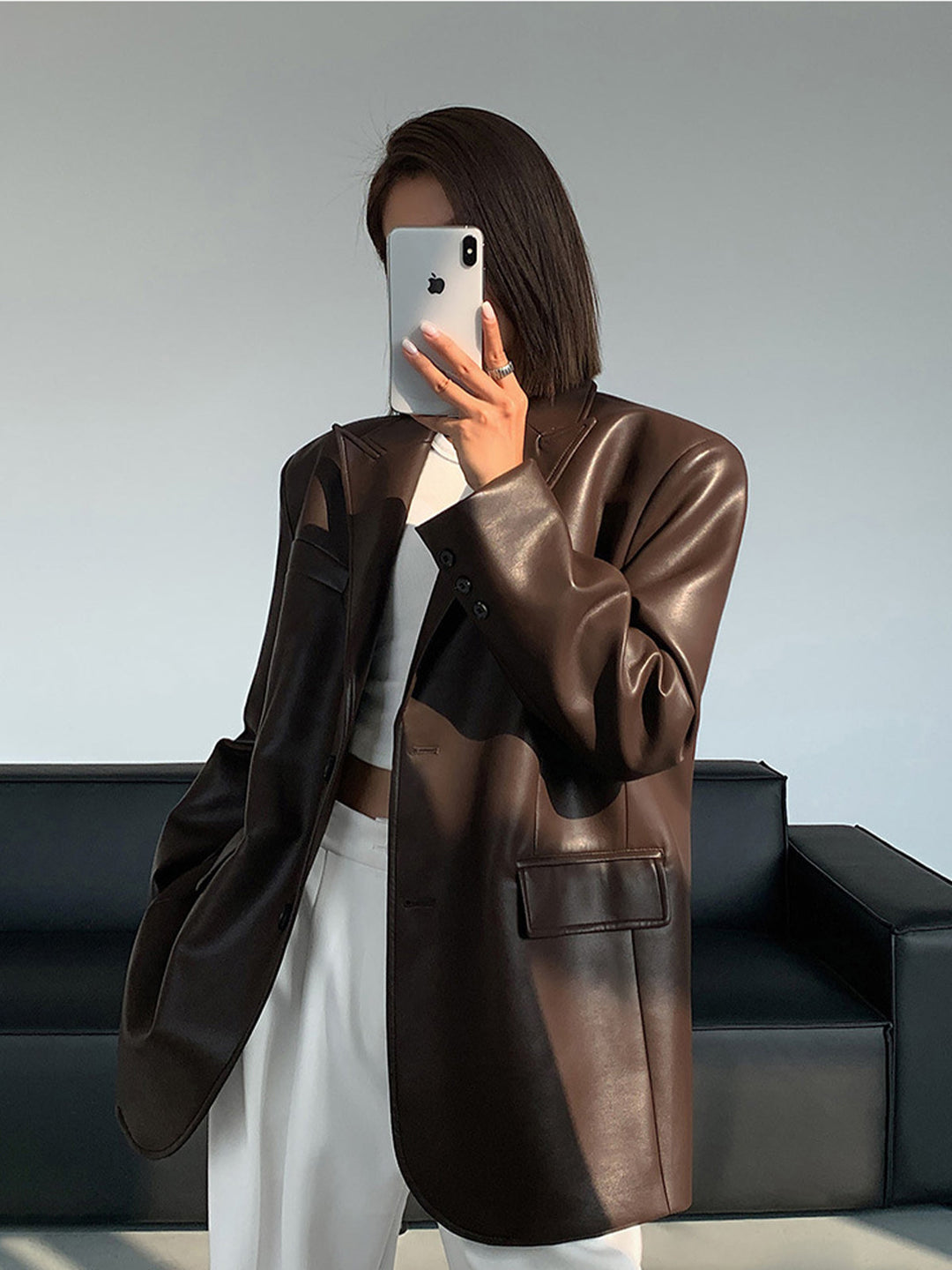 Elegante blazer oversize da donna con revers a scatto, per look ufficio e moda urbana femminile.