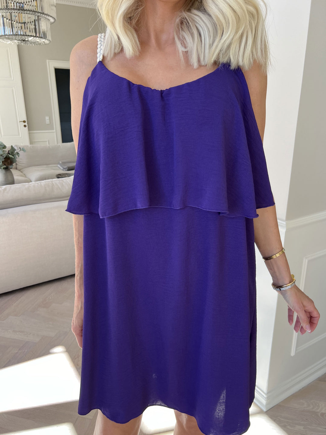 Abito versatile midi donna, ideale per passare dal giorno alla sera.