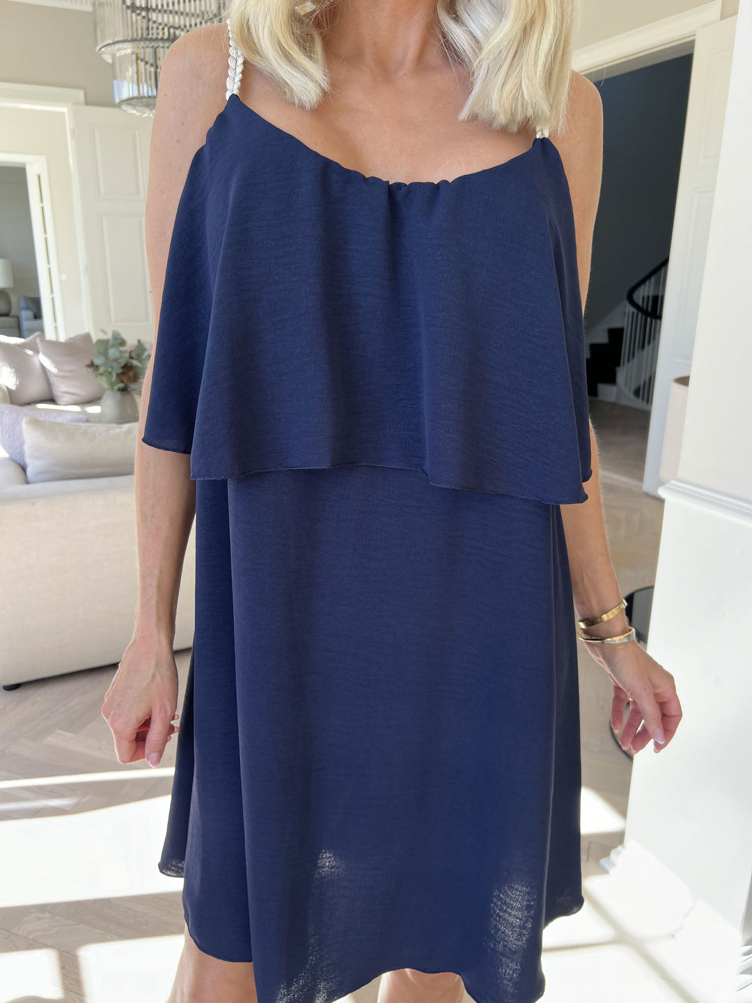 Abito midi da donna, comodo ed elegante, perfetto per ogni guardaroba.