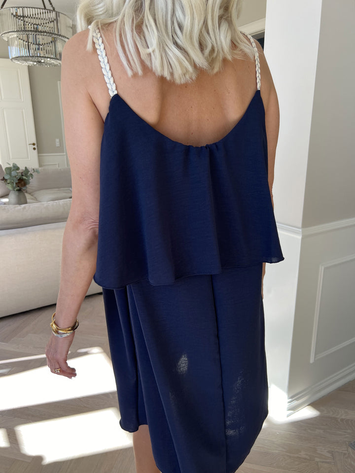 Abito estivo donna midi, con un tocco di eleganza e spalline sottili.