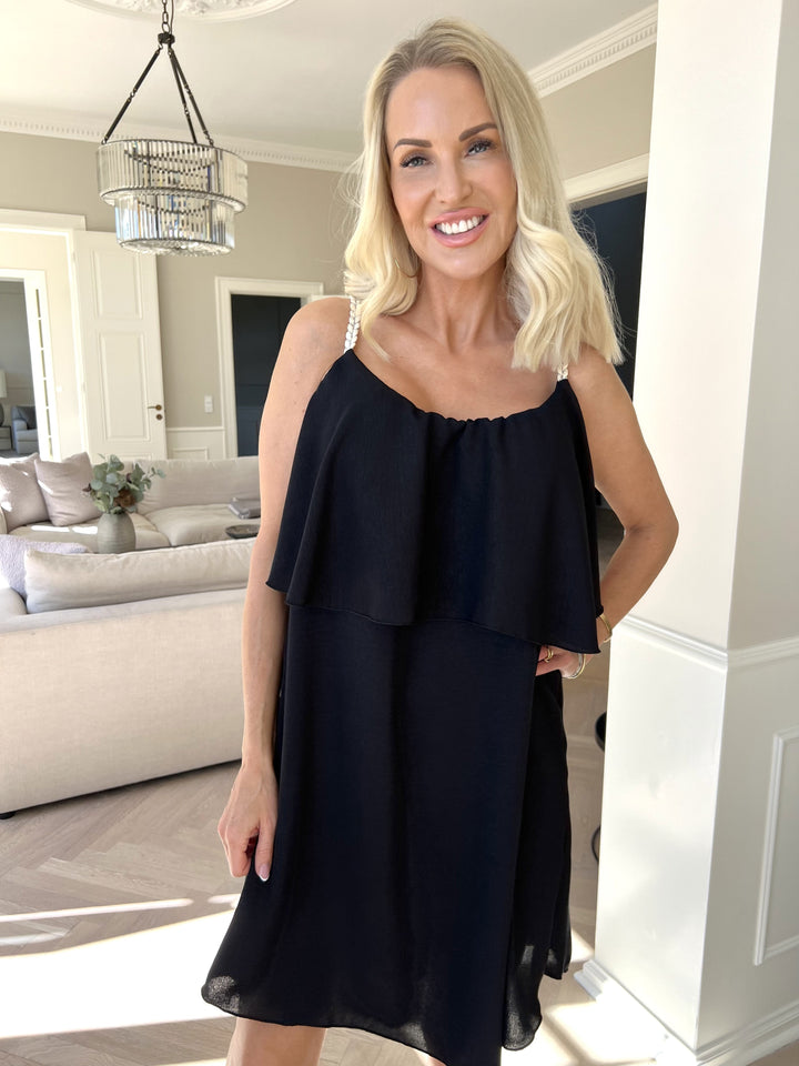 Vestito midi da donna, con spalline sottili, un classico reinventato.