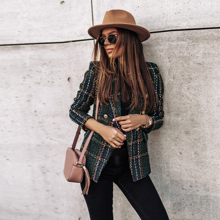 Giacca blazer donna in stile couture, tweed. Capospalla versatile per moda femminile, chic per look ufficio.